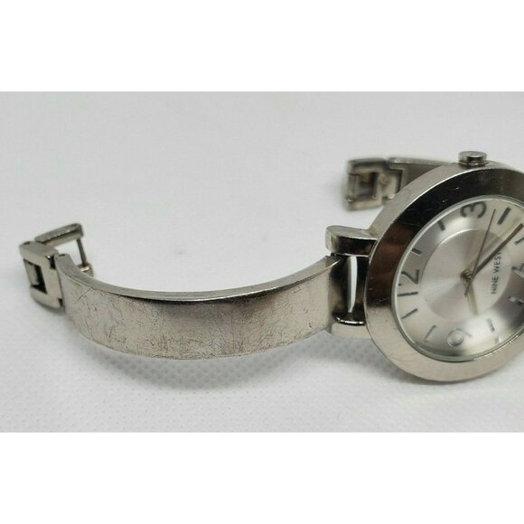 Nine West NW/1631 Silver Tone Quartz Analog Ladies Watch Y121E NW/1631 - Picture 6 of 11